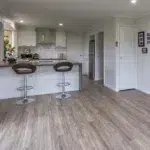 Adhesivo Acuoso para Piso Vinílico Adhekol Kekol Balde 4 kg - Image 4