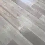 Piso Vinílico Kflooring Roble Gastado GluQuant  2.3 mm LVT Tránsito Comercial Pegable 4.51m² - Image 3