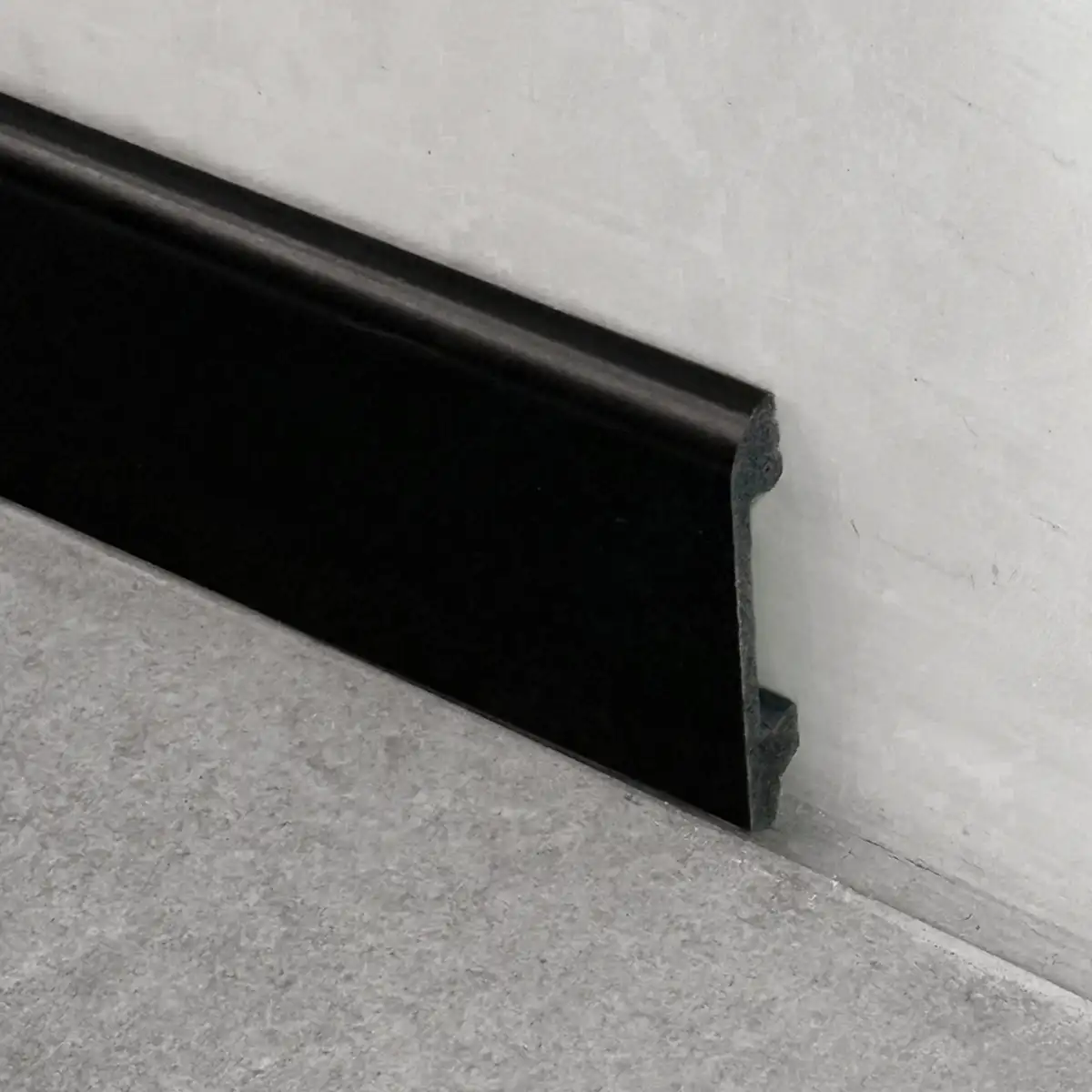 ZCEPS10 -1 Zócalo Frigg Round Negro EPS Antihumedad 8 cm - Image 1