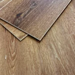 Piso Vinílico Click Frigg Prostep Madroño 5.5 mm SPC Virgen Tránsito Comercial Alto 2.02m² - Image 3